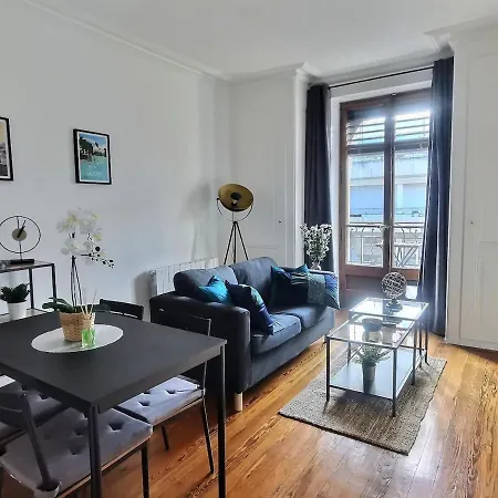 Pr 2 Bedroom, Plainpalais Appartement *
